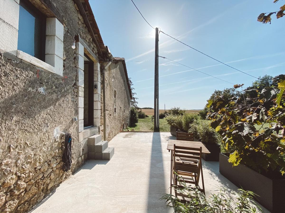 La Parenthese, Joli Studio Avec Terrasse Valeuil Exteriör bild
