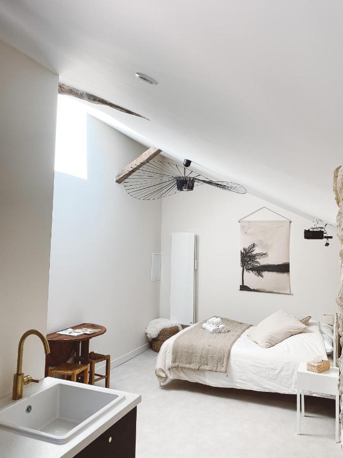 La Parenthese, Joli Studio Avec Terrasse Valeuil Exteriör bild